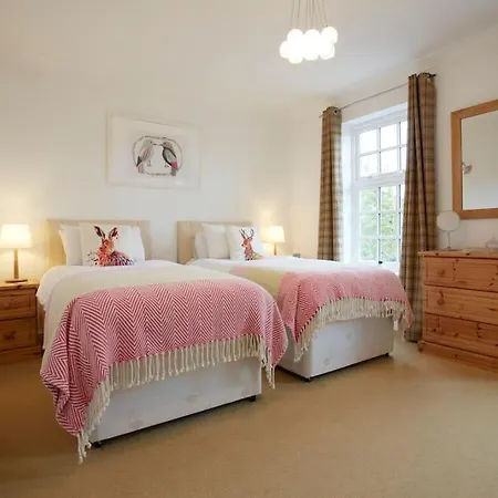 Hébergement de vacances Spacious Stylish House,r/way Museum,parking,garden *