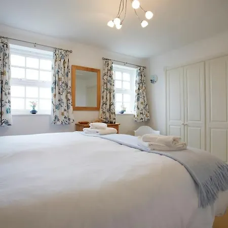 Hébergement de vacances Spacious Stylish House,r/way Museum,parking,garden