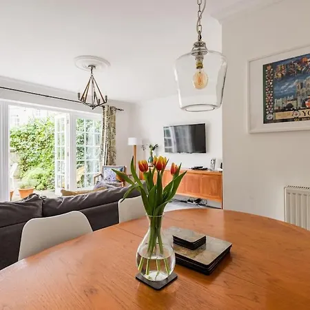 Spacious Stylish House,r/way Museum,parking,garden * York