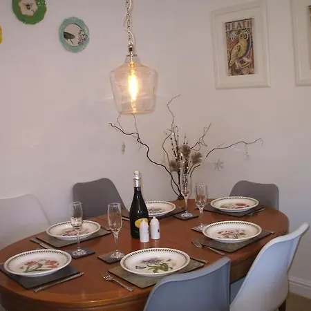 Spacious Stylish House,r/way Museum,parking,garden 펜션 요크