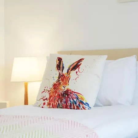 Spacious Stylish House,r/way Museum,parking,garden 요크