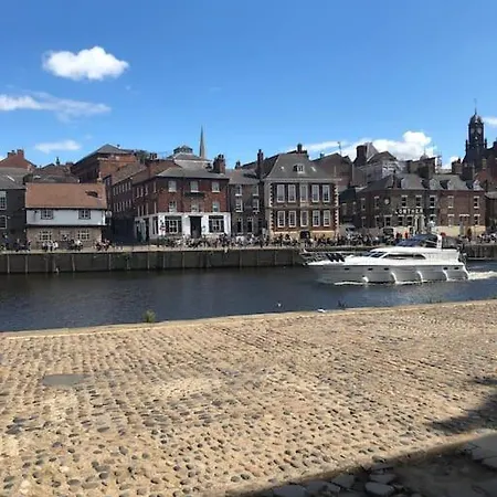 펜션 Spacious Stylish House,r/way Museum,parking,garden