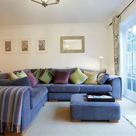 펜션 Spacious Stylish House,r/way Museum,parking,garden *