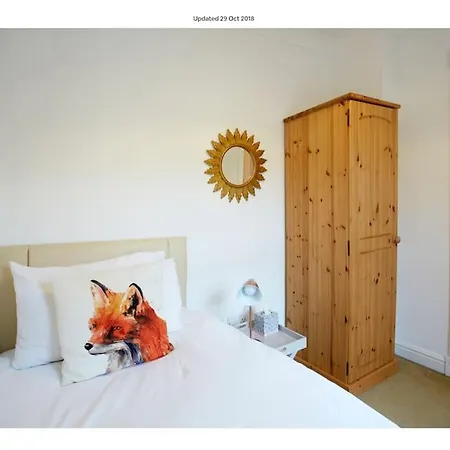 Spacious Stylish House,r/way Museum,parking,garden 요크