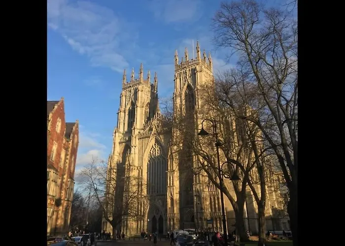 Holiday home Spacious Stylish House,r/way Museum,parking,garden