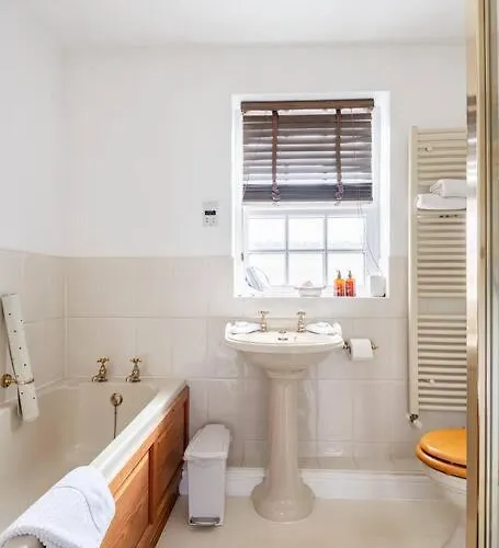 Vakantiehuis Spacious Stylish House,r/way Museum,parking,garden