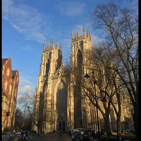度假居 Spacious Stylish House,r/way Museum,parking,garden